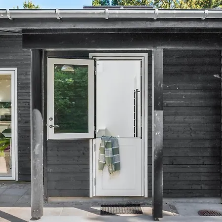 Feriehus Cozy In With House Sea View