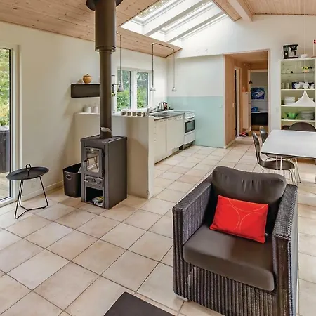 Holiday home Stunning In With Kitchen