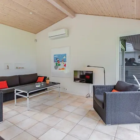 Stunning In With Kitchen Holiday home *