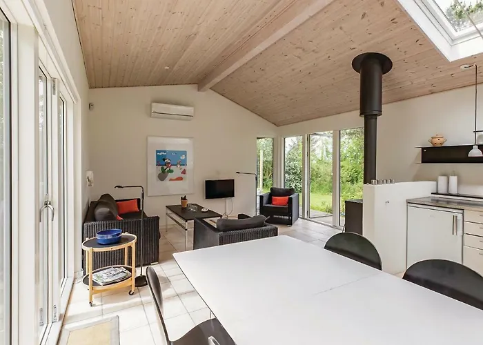 11 Holiday home