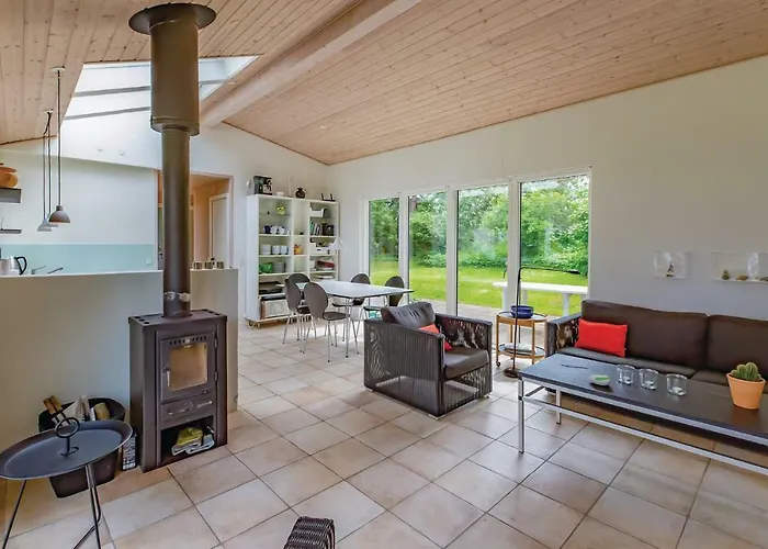 11 Holiday home